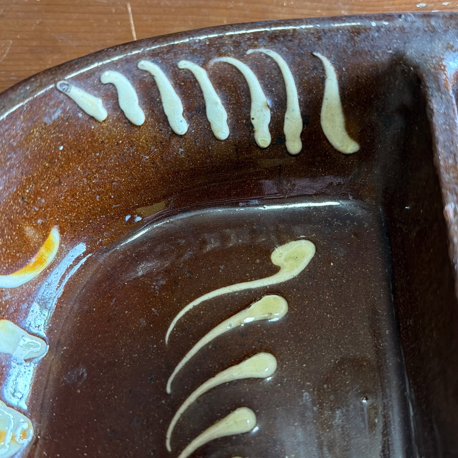 Antique English Slipware Red Pottery Decorated Divided Dish, 19th Century - 2