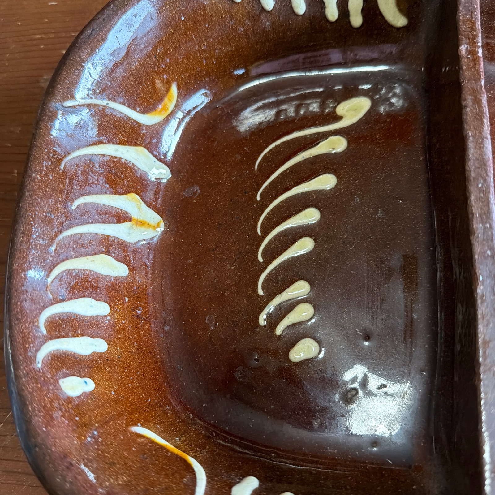 Antique English Slipware Red Pottery Decorated Divided Dish, 19th Century - 3