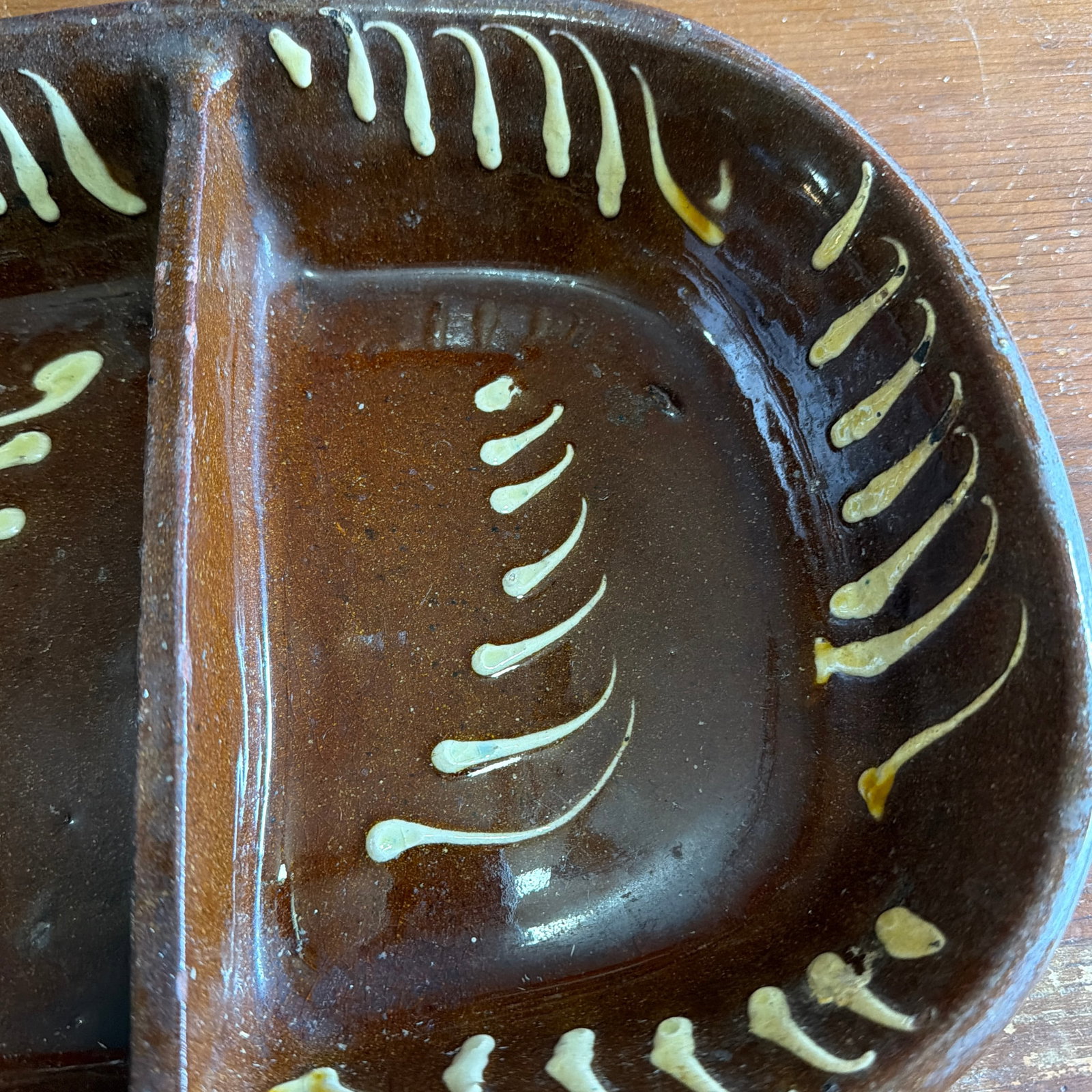 Antique English Slipware Red Pottery Decorated Divided Dish, 19th Century - 4
