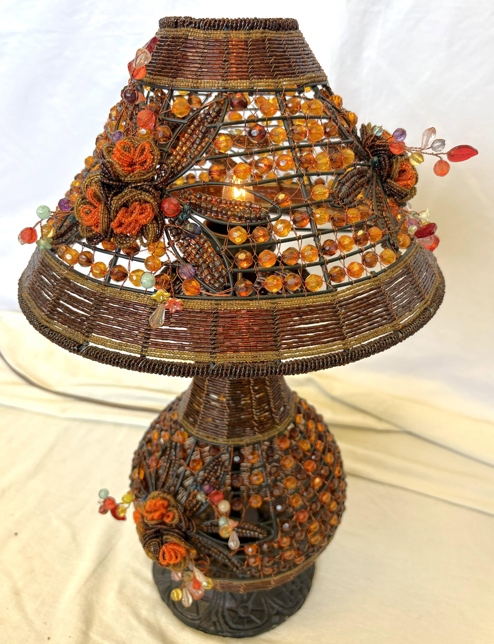 Vintage Beaded Tramp Art Table Lamp With Floral Embellishments - 18
