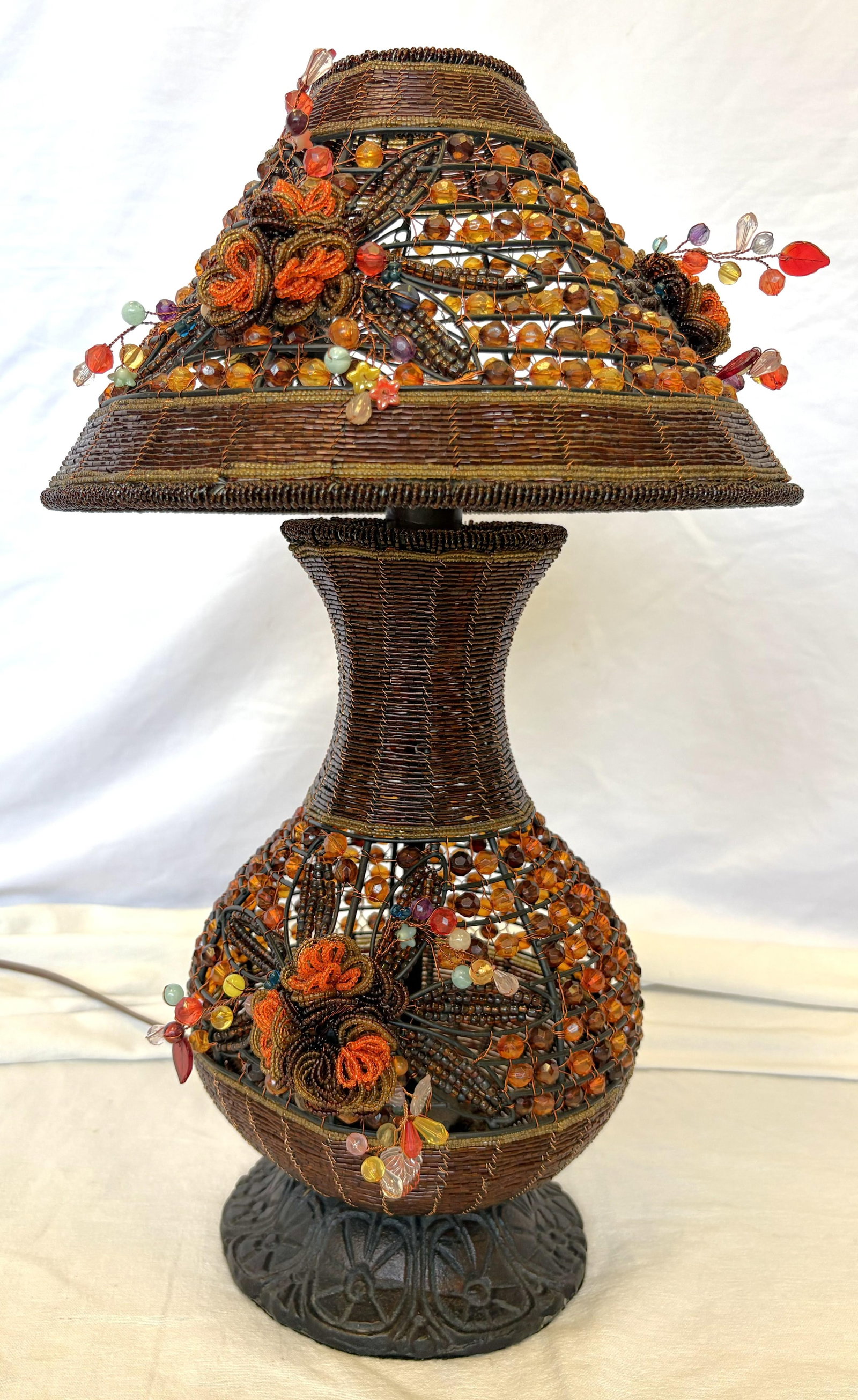 Vintage Beaded Tramp Art Table Lamp With Floral Embellishments - 2