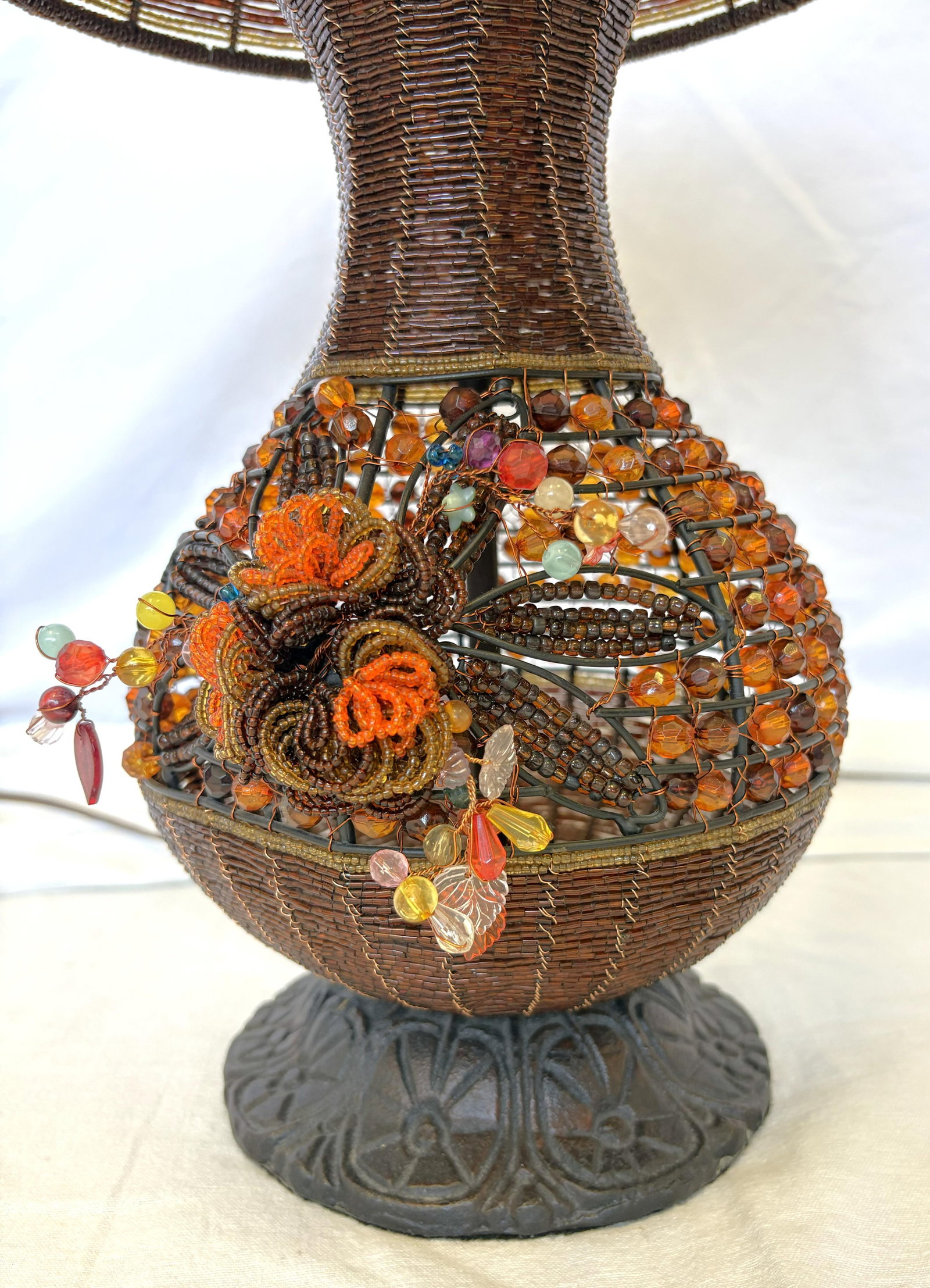 Vintage Beaded Tramp Art Table Lamp With Floral Embellishments - 6