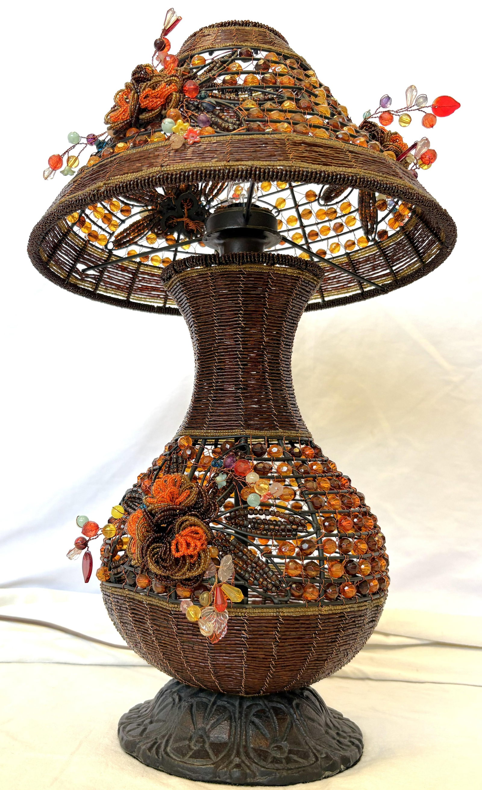 Vintage Beaded Tramp Art Table Lamp With Floral Embellishments - 8
