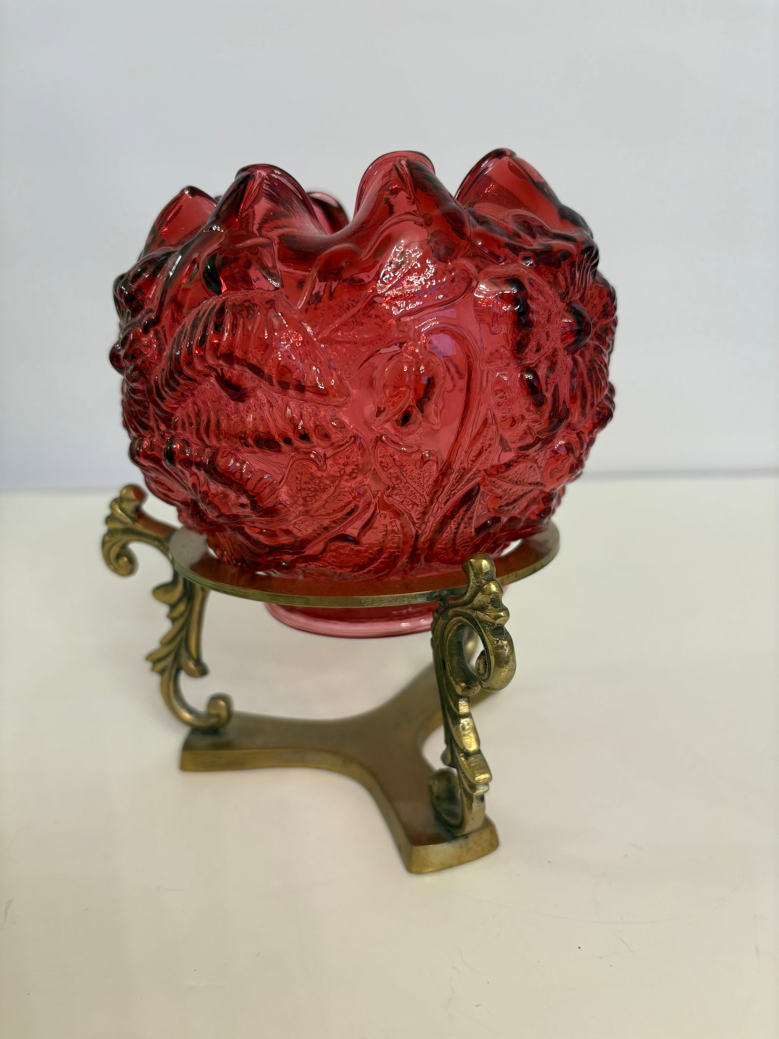 1980s Hollywood Regency Fenton Poppy Glass Bowl on Brass Stand - 3