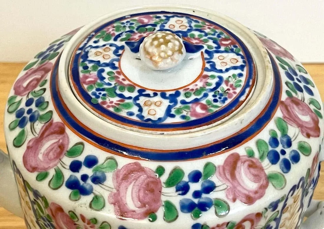 18th C Chinese Export Famille Rose Tea Pot, in the French Taste - 10