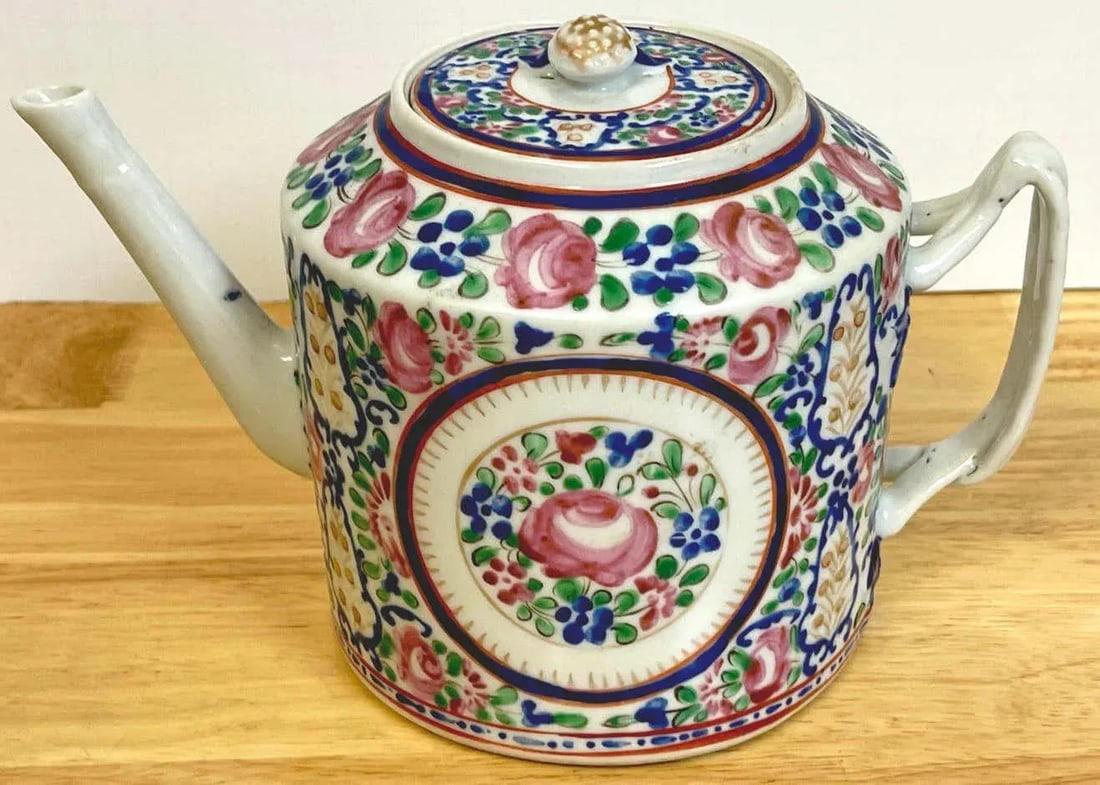 18th C Chinese Export Famille Rose Tea Pot, in the French Taste - 2