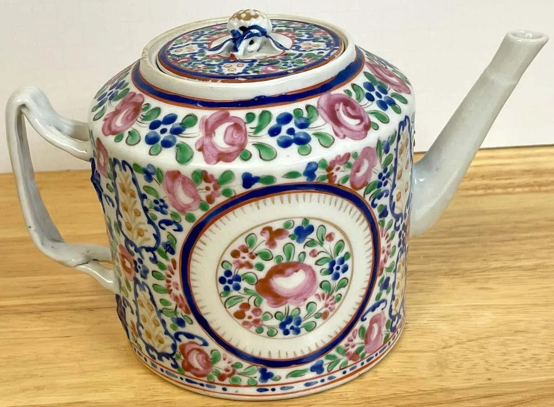 18th C Chinese Export Famille Rose Tea Pot, in the French Taste - 5