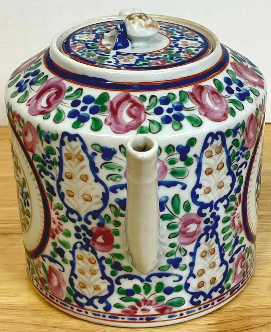 18th C Chinese Export Famille Rose Tea Pot, in the French Taste - 6