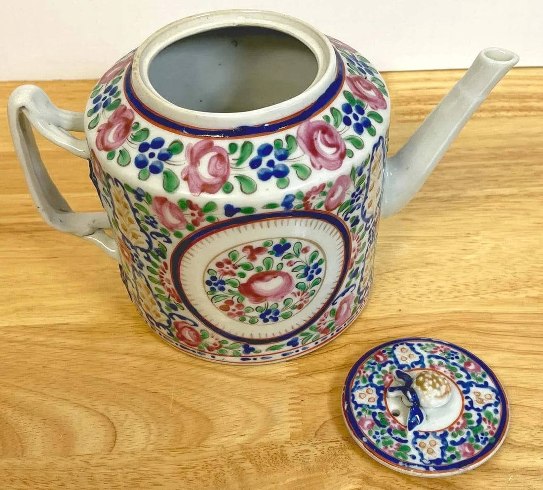 18th C Chinese Export Famille Rose Tea Pot, in the French Taste - 9