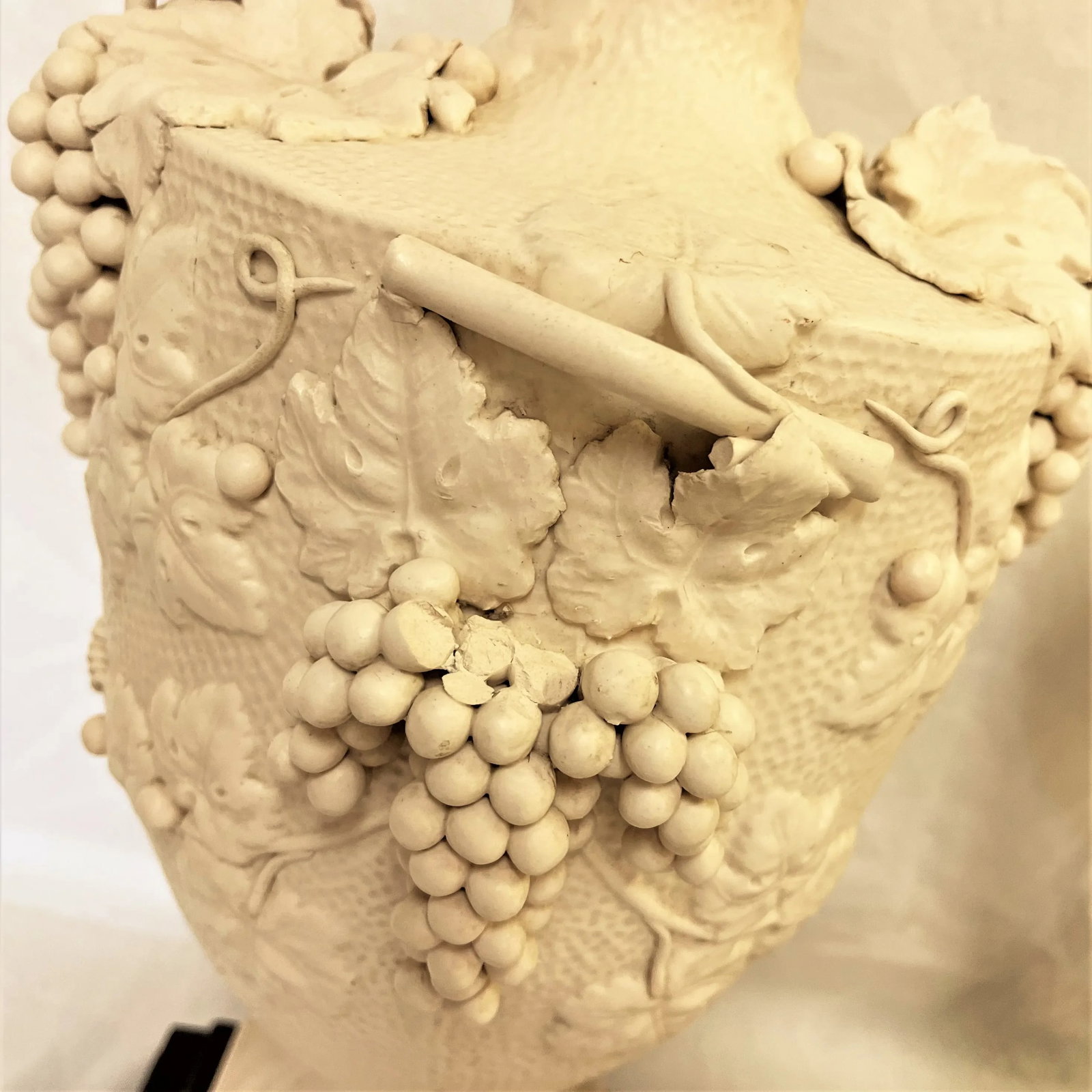 Vintage 1950's Italian Blanc De Chine Porcelain Lamps With Grape Cluster Motif- a Pair - 11