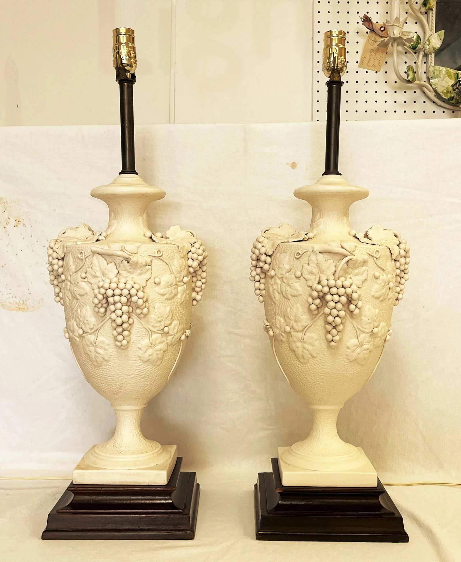 Vintage 1950's Italian Blanc De Chine Porcelain Lamps With Grape Cluster Motif- a Pair - 13