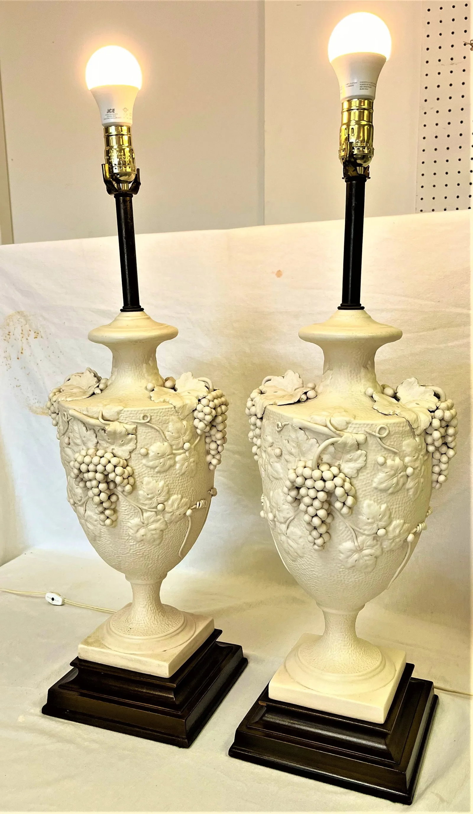 Vintage 1950's Italian Blanc De Chine Porcelain Lamps With Grape Cluster Motif- a Pair - 2