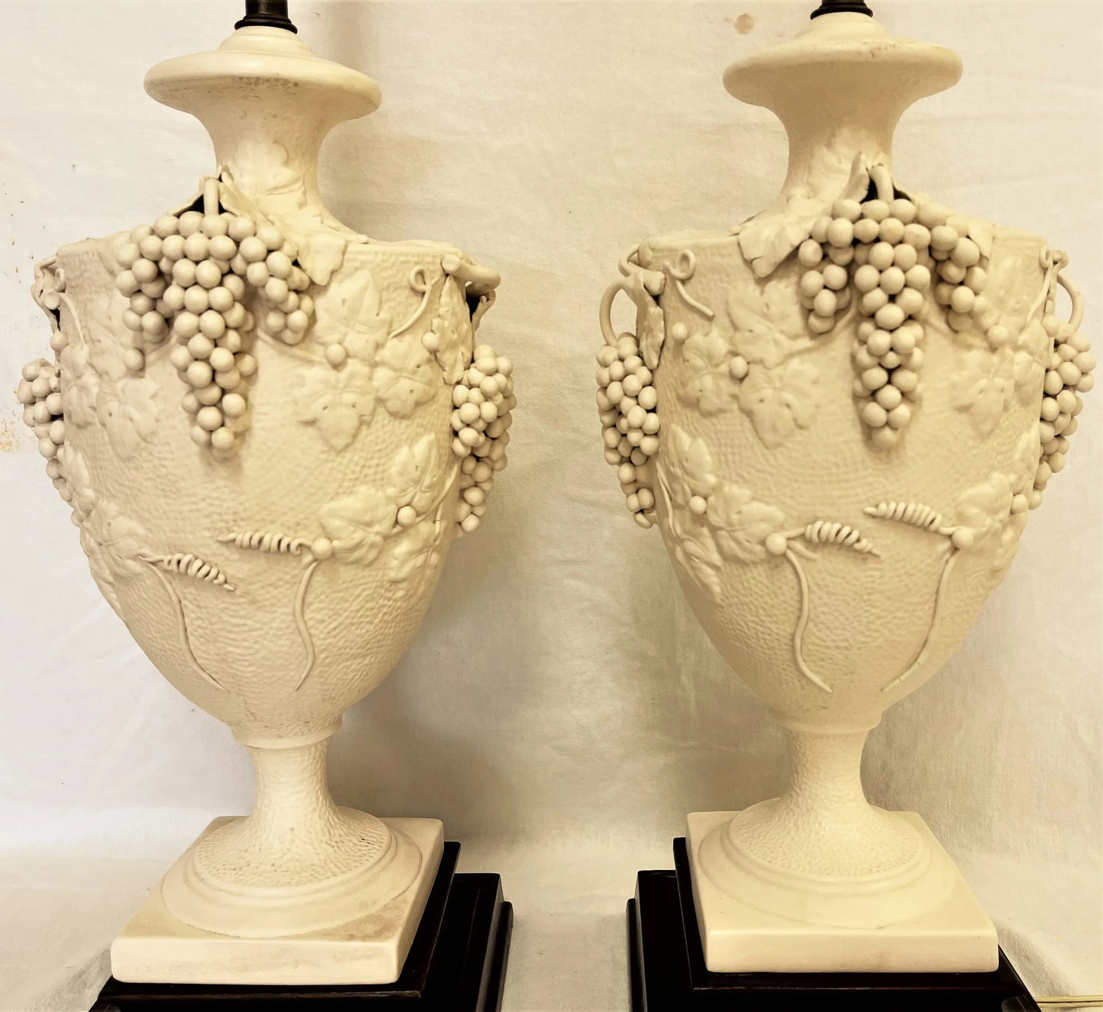Vintage 1950's Italian Blanc De Chine Porcelain Lamps With Grape Cluster Motif- a Pair - 3