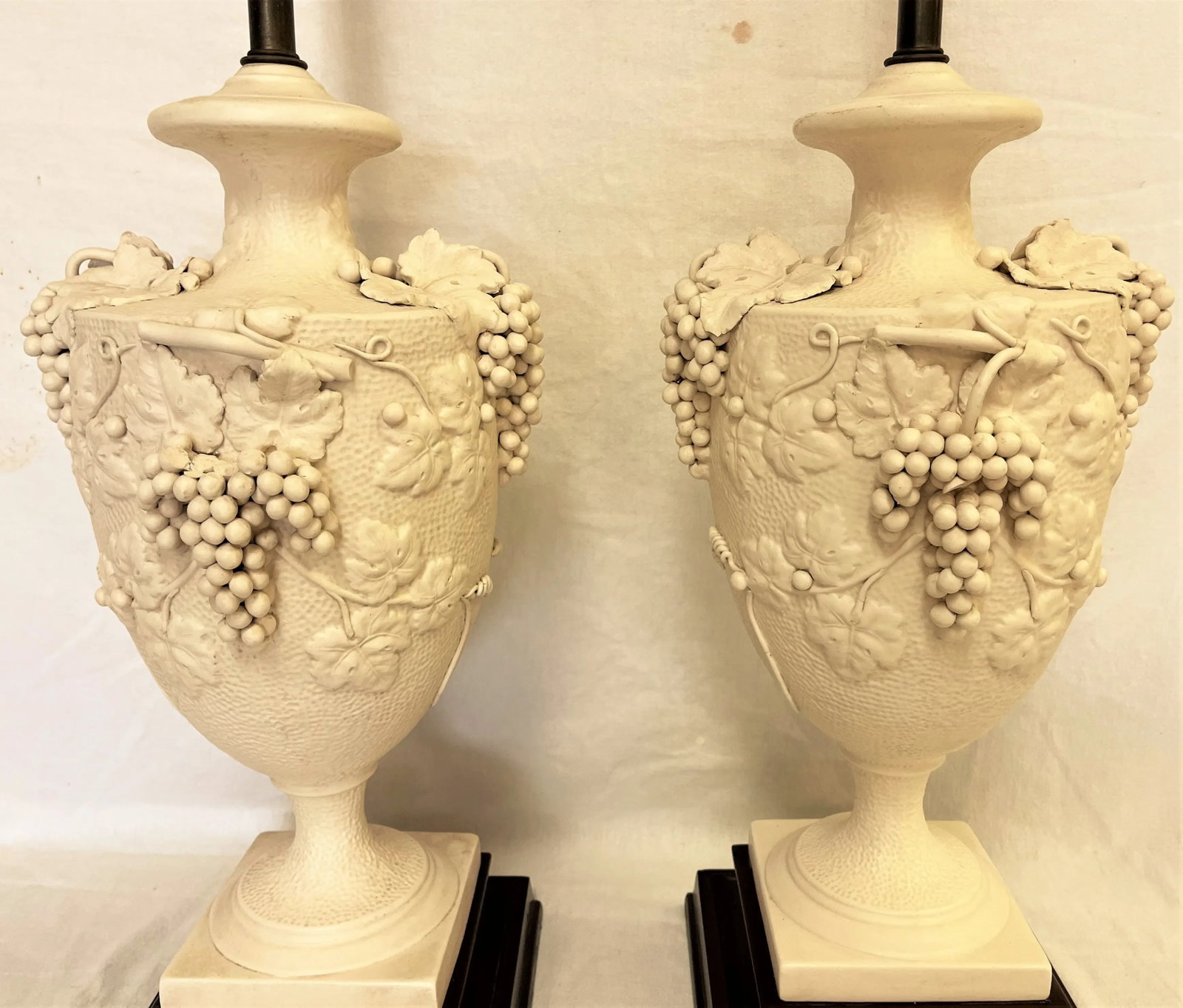 Vintage 1950's Italian Blanc De Chine Porcelain Lamps With Grape Cluster Motif- a Pair - 4