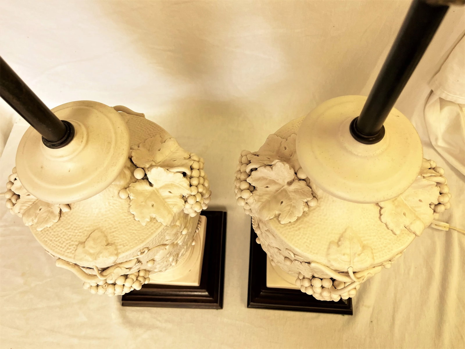 Vintage 1950's Italian Blanc De Chine Porcelain Lamps With Grape Cluster Motif- a Pair - 6