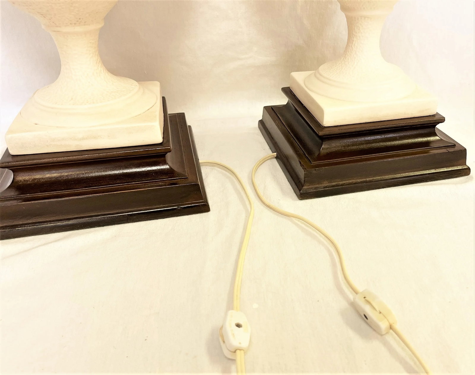 Vintage 1950's Italian Blanc De Chine Porcelain Lamps With Grape Cluster Motif- a Pair - 7
