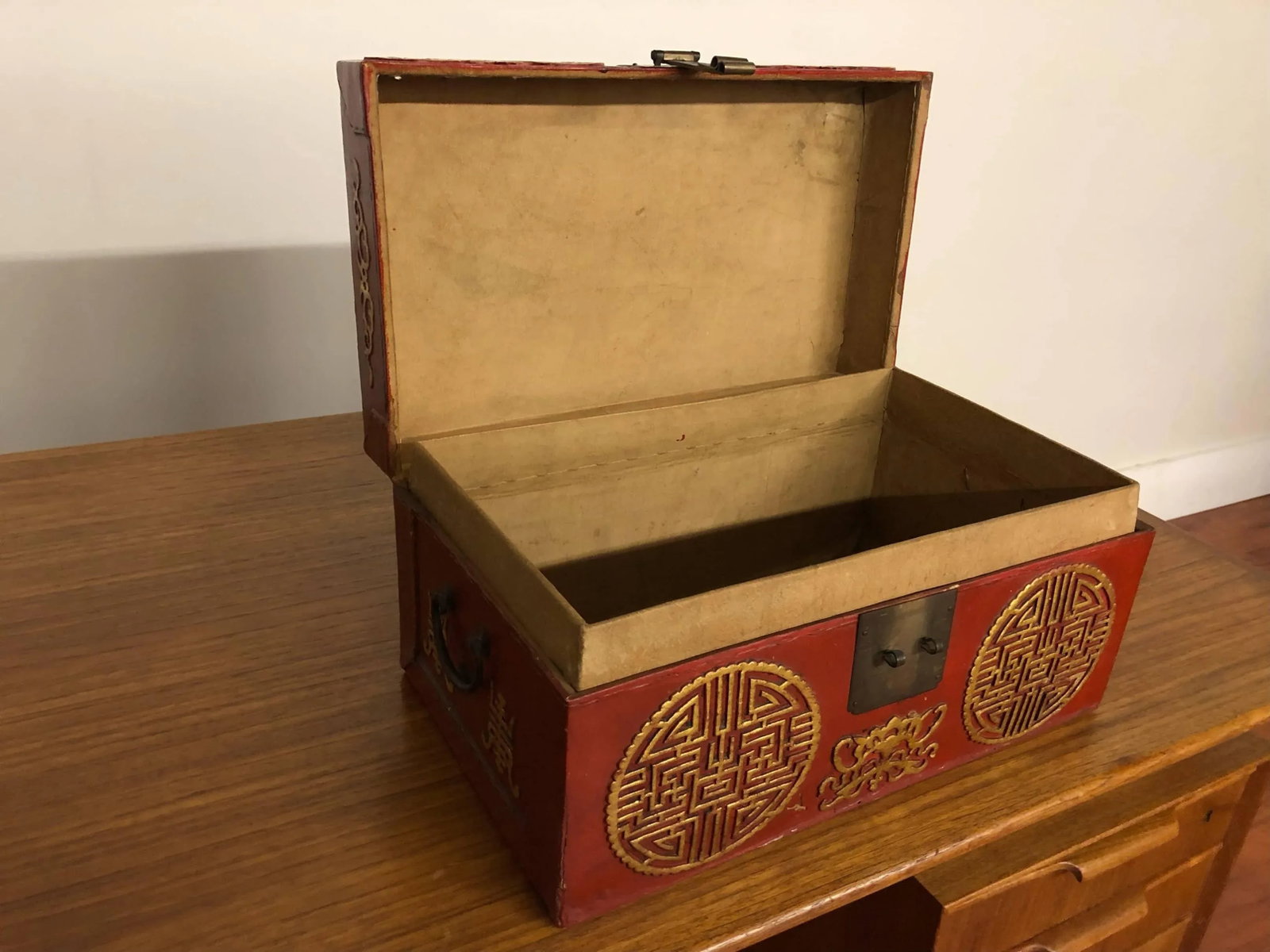 Vintage Pigs Leather Lacquered Box With Gilt Accents - 7