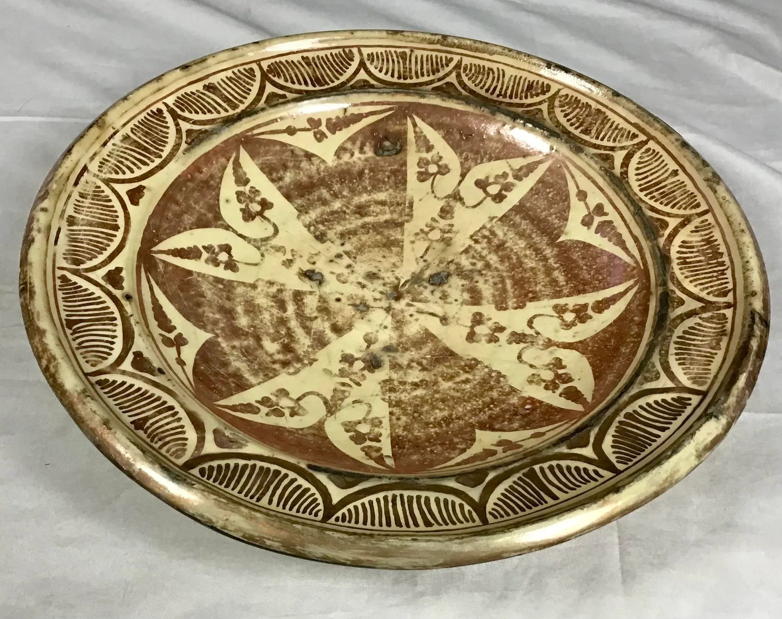 17th Century Hispano-Moresque Copper-Lustre Charger - 4