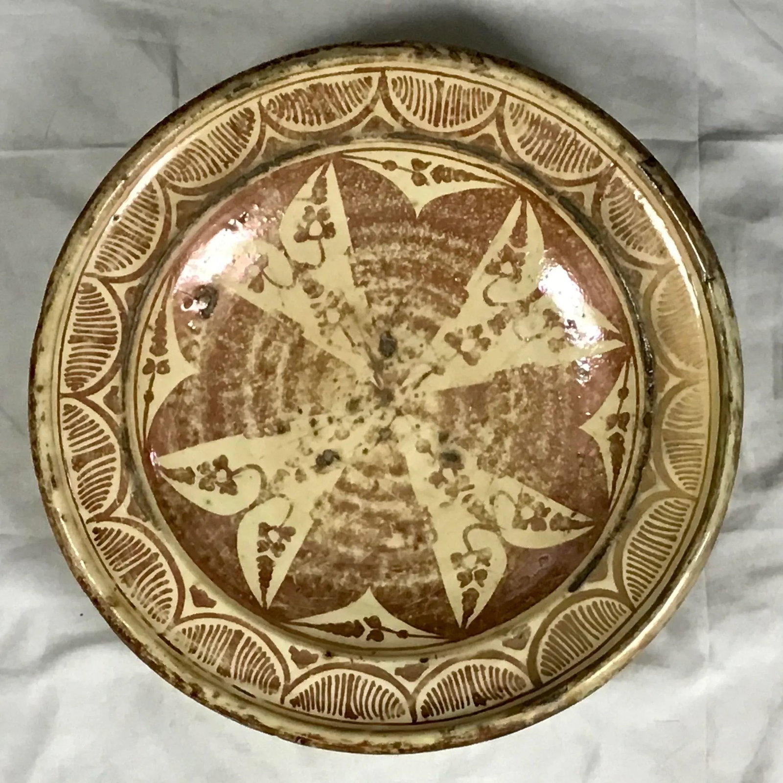 17th Century Hispano-Moresque Copper-Lustre Charger - 7