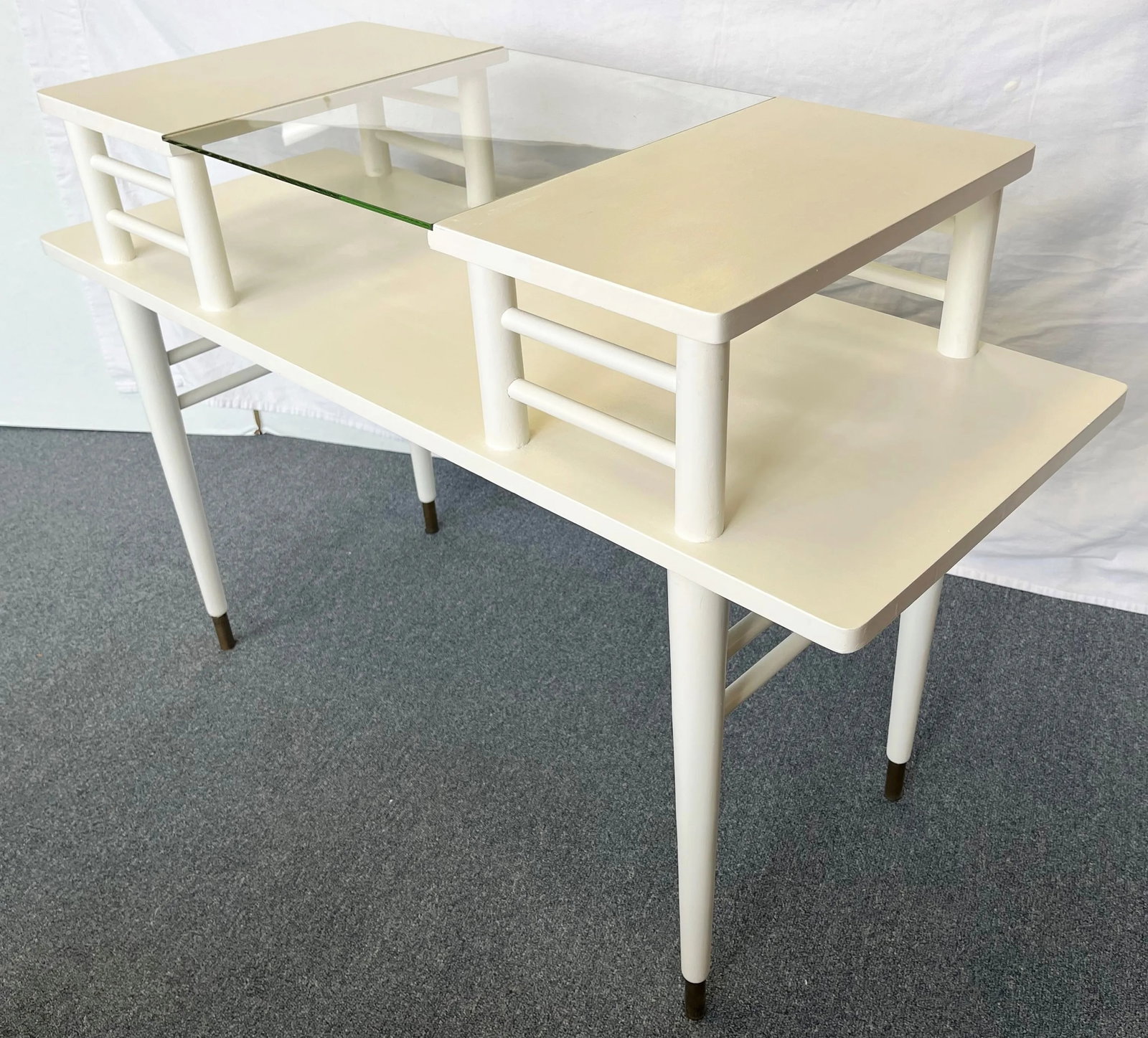 Mid-Century Modern Raised Shelf Occasional Table - 3