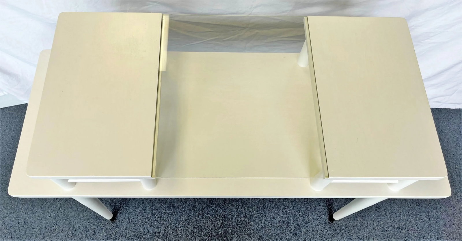 Mid-Century Modern Raised Shelf Occasional Table - 5