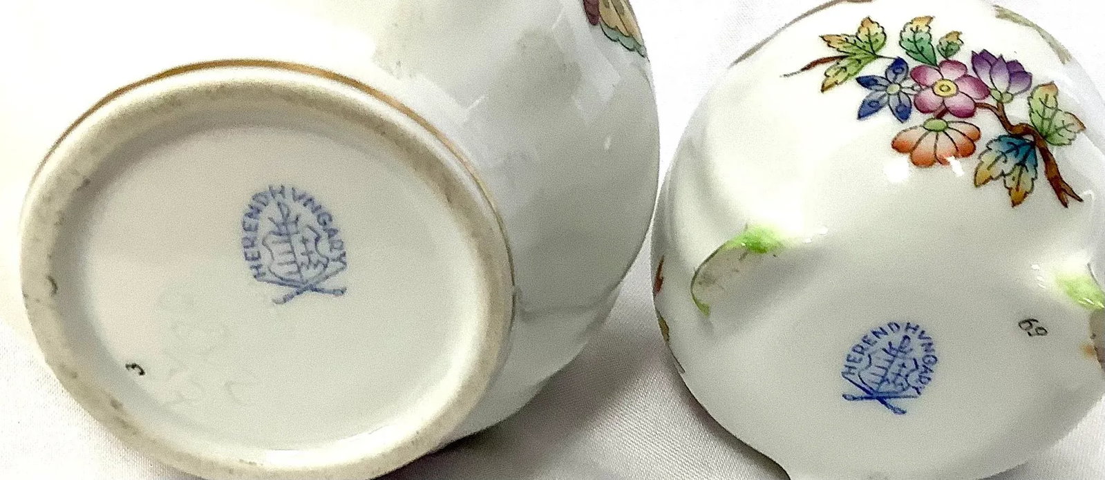 Set of Vintage Queen Victoria Porcelain, Trinket Dish and Small Vase - 10