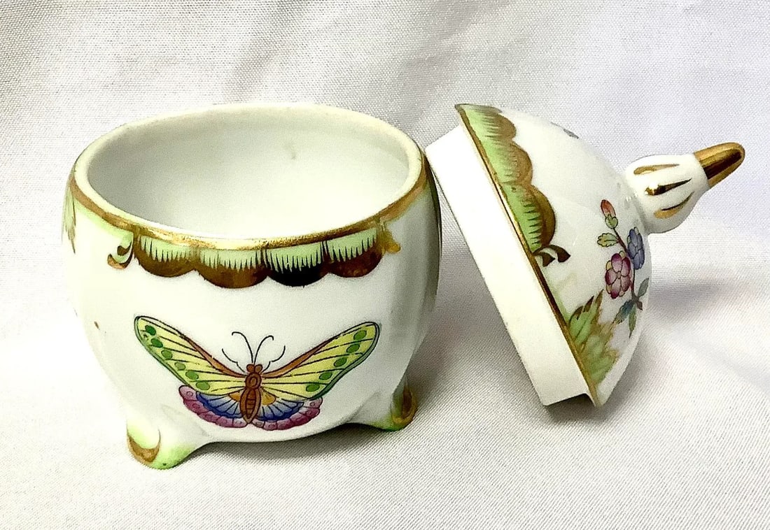 Set of Vintage Queen Victoria Porcelain, Trinket Dish and Small Vase - 3