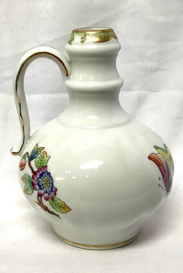 Set of Vintage Queen Victoria Porcelain, Trinket Dish and Small Vase - 5