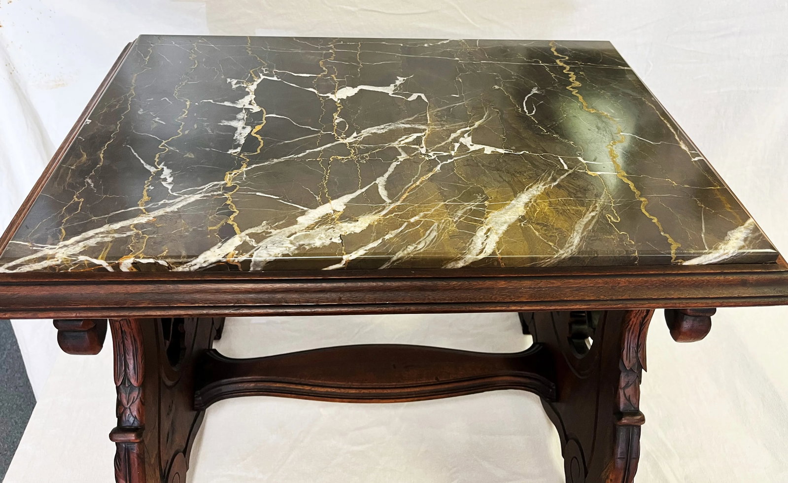 1940's Carved Lyre Leg With Eagle Details Side Table With Emperador Marble Top - 7