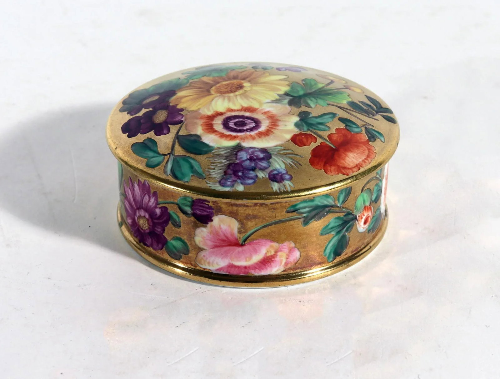 English Porcelain Gold-Ground Botanical Patch Box With Irish References, "Forget Not Erin" Motto - 5