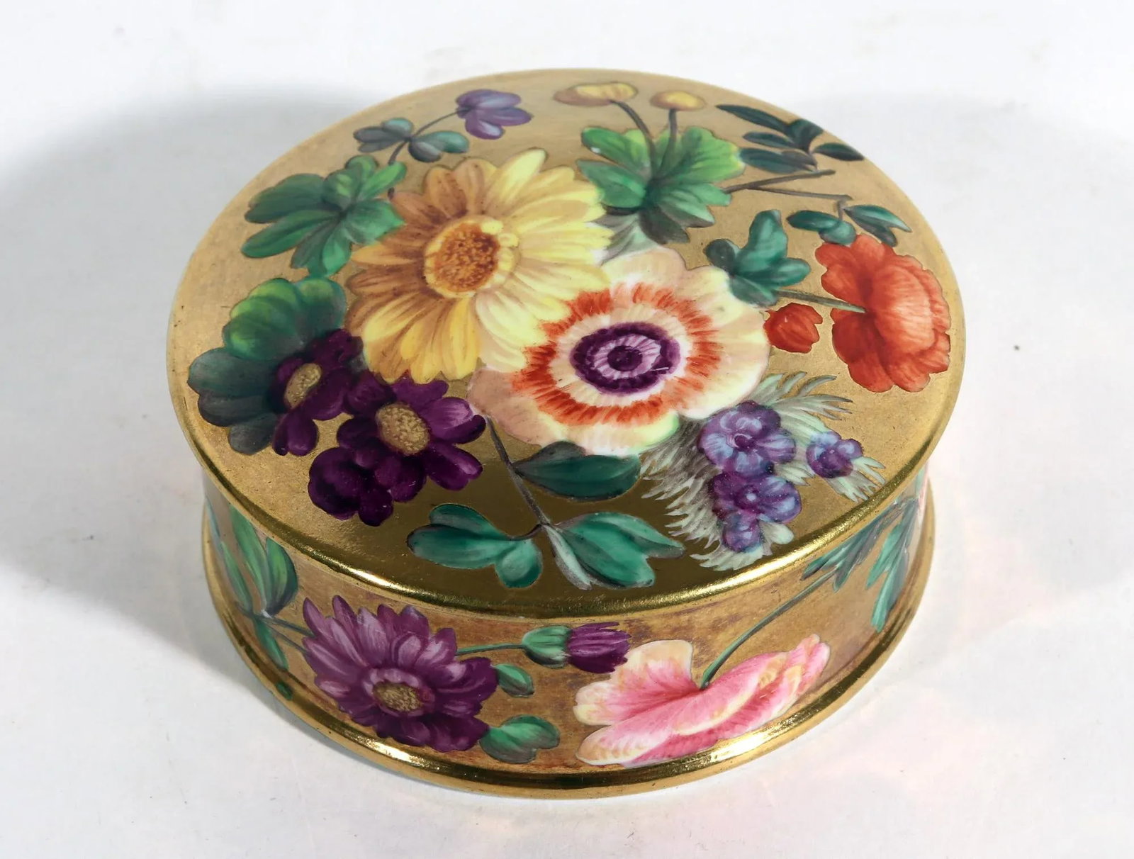 English Porcelain Gold-Ground Botanical Patch Box With Irish References, "Forget Not Erin" Motto - 8