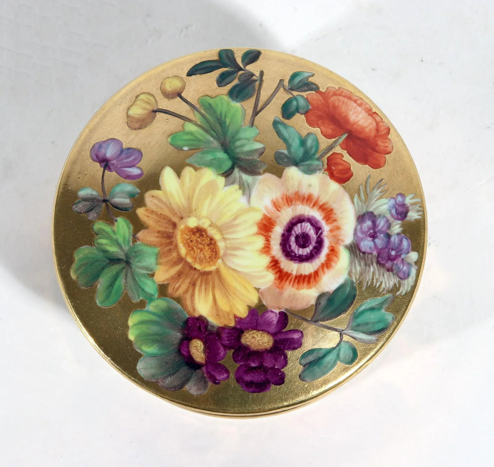 English Porcelain Gold-Ground Botanical Patch Box With Irish References, "Forget Not Erin" Motto - 9