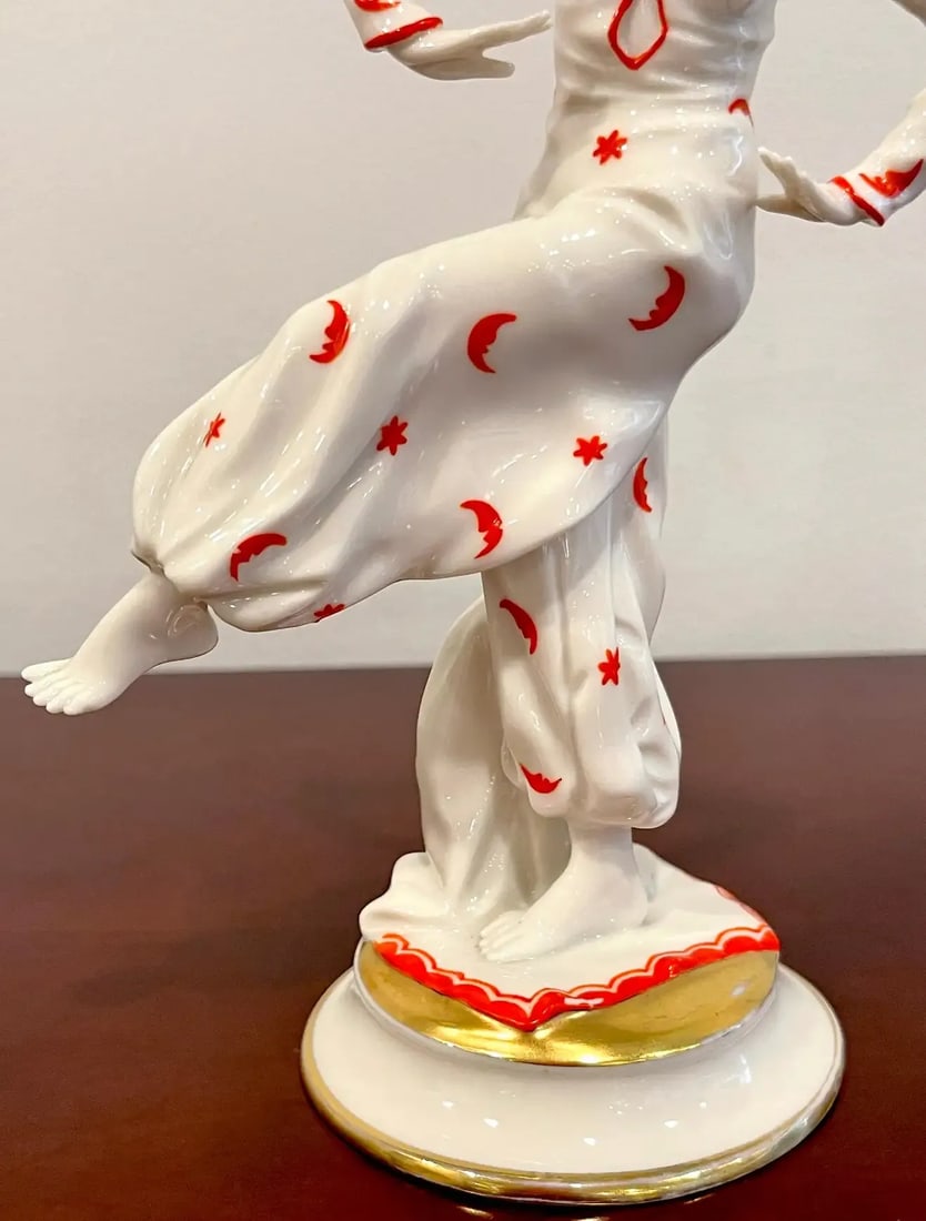Early 20th Century Art Deco Figurine of 'Mata Hari' by Capodimonte / Naples Porcelain Company - 11