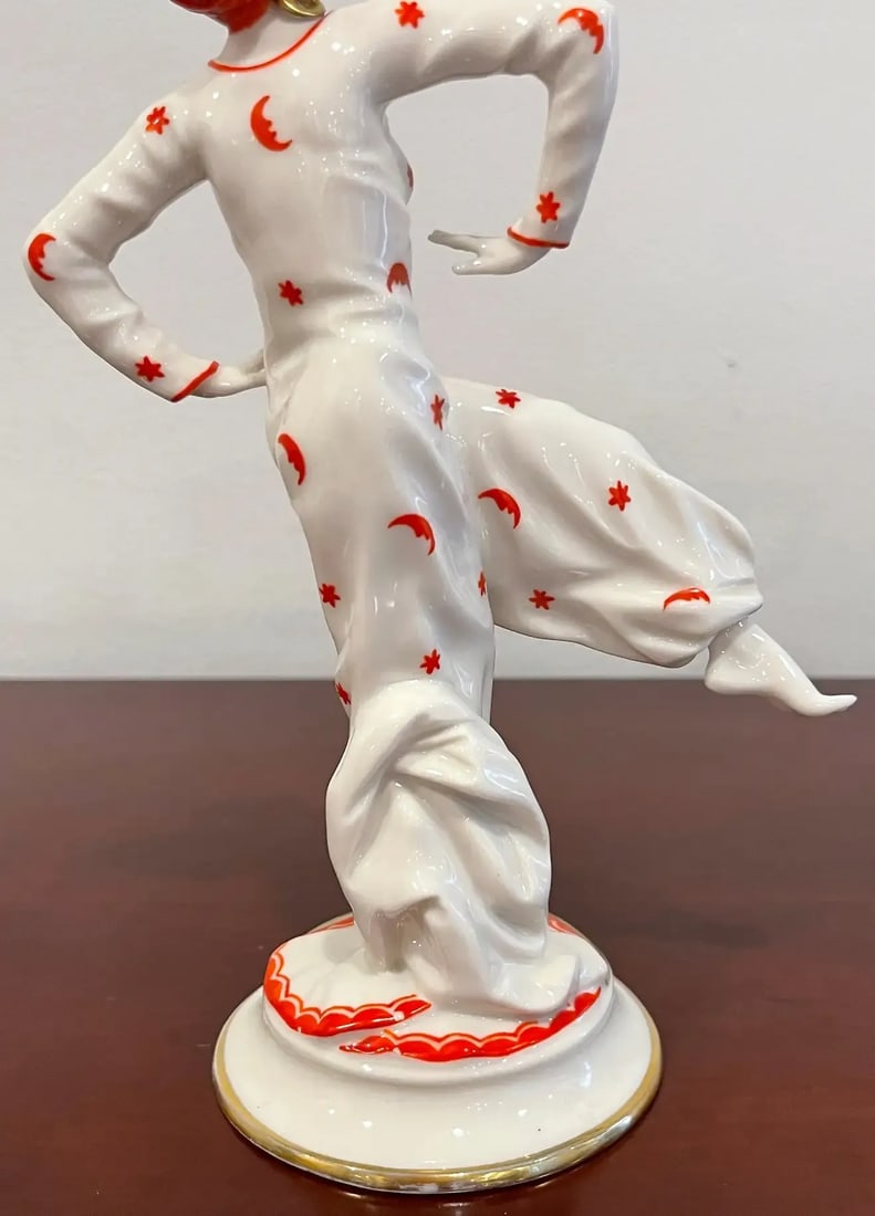 Early 20th Century Art Deco Figurine of 'Mata Hari' by Capodimonte / Naples Porcelain Company - 4