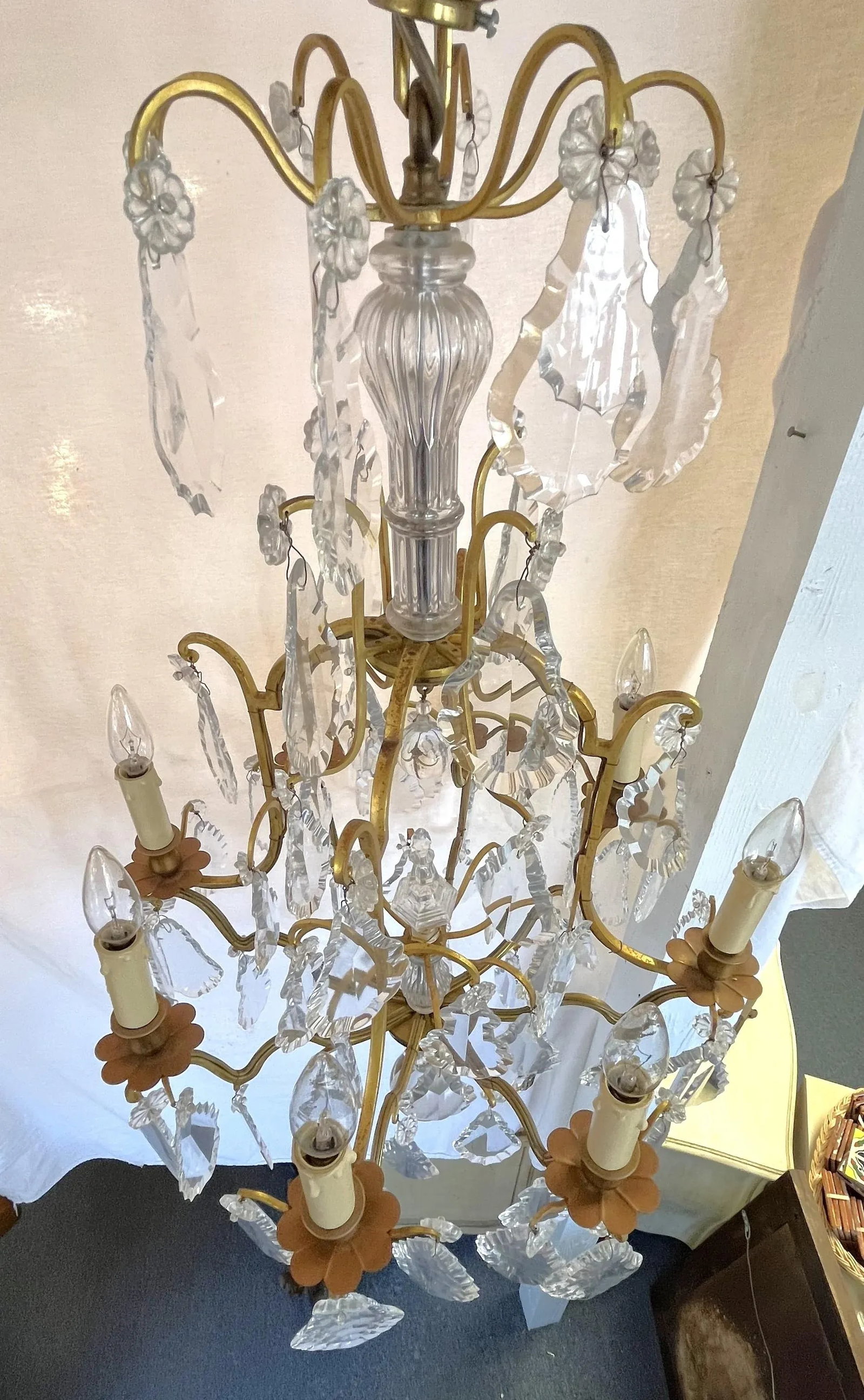 Early 1900's French Louis Xv Style Brass and Crystal Pendeloques 8-Light Chandelier - 2