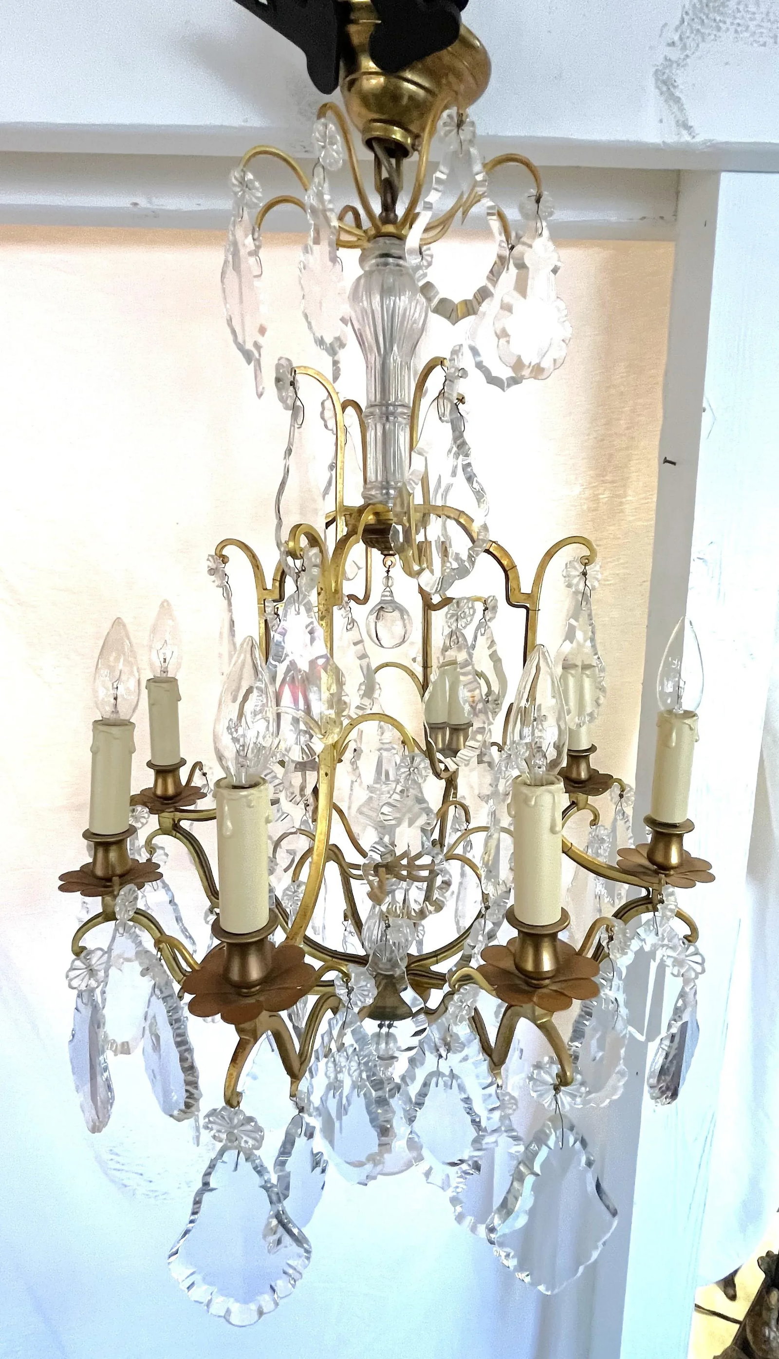 Early 1900's French Louis Xv Style Brass and Crystal Pendeloques 8-Light Chandelier - 5