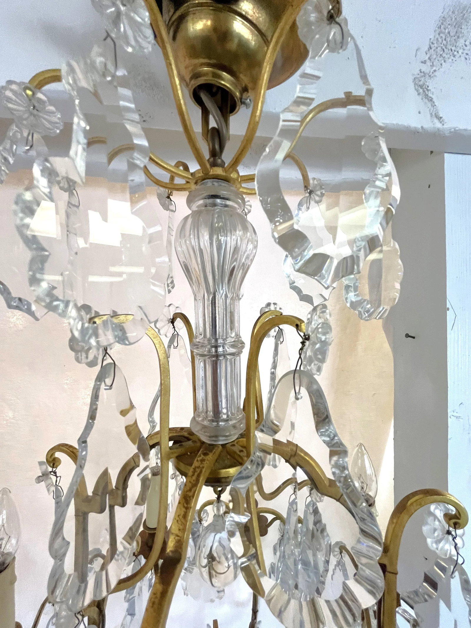 Early 1900's French Louis Xv Style Brass and Crystal Pendeloques 8-Light Chandelier - 8