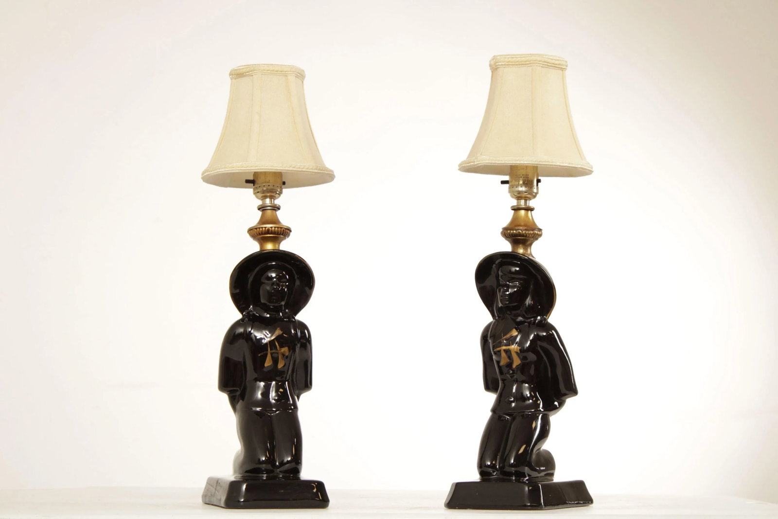 Mid 20th Century Underwriters' Laboratories Mid Century Chinoiserie Figural Ceramic Table Lamps - A - 2