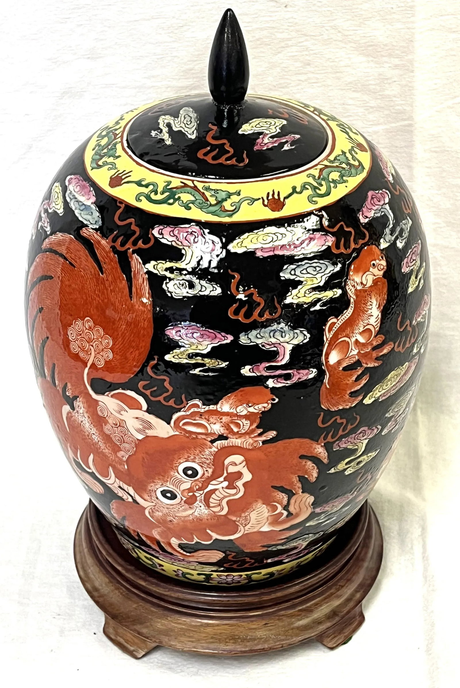20th Century Chinese Famille Noir Porcelain Lidded Spice Jar With Foo Dragon Motifs - 2