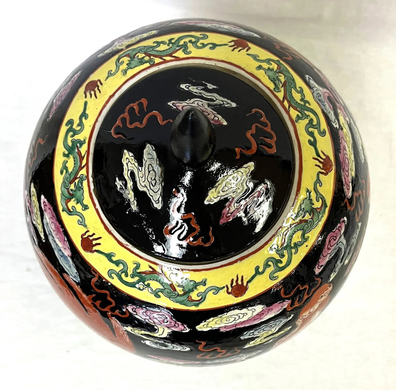 20th Century Chinese Famille Noir Porcelain Lidded Spice Jar With Foo Dragon Motifs - 3