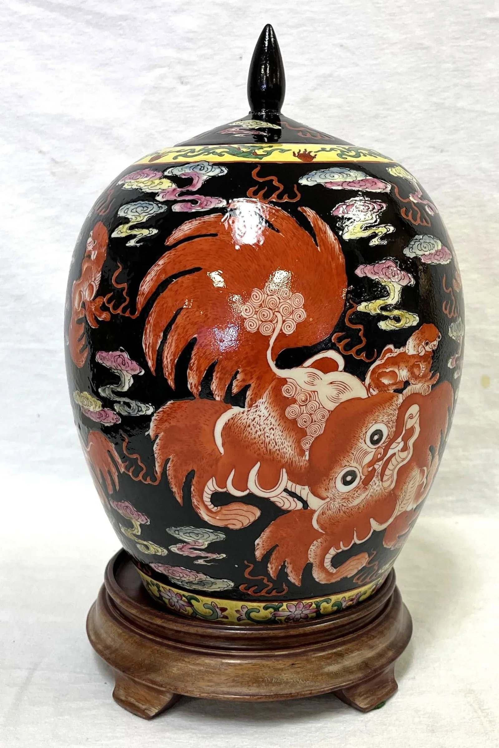 20th Century Chinese Famille Noir Porcelain Lidded Spice Jar With Foo Dragon Motifs - 4