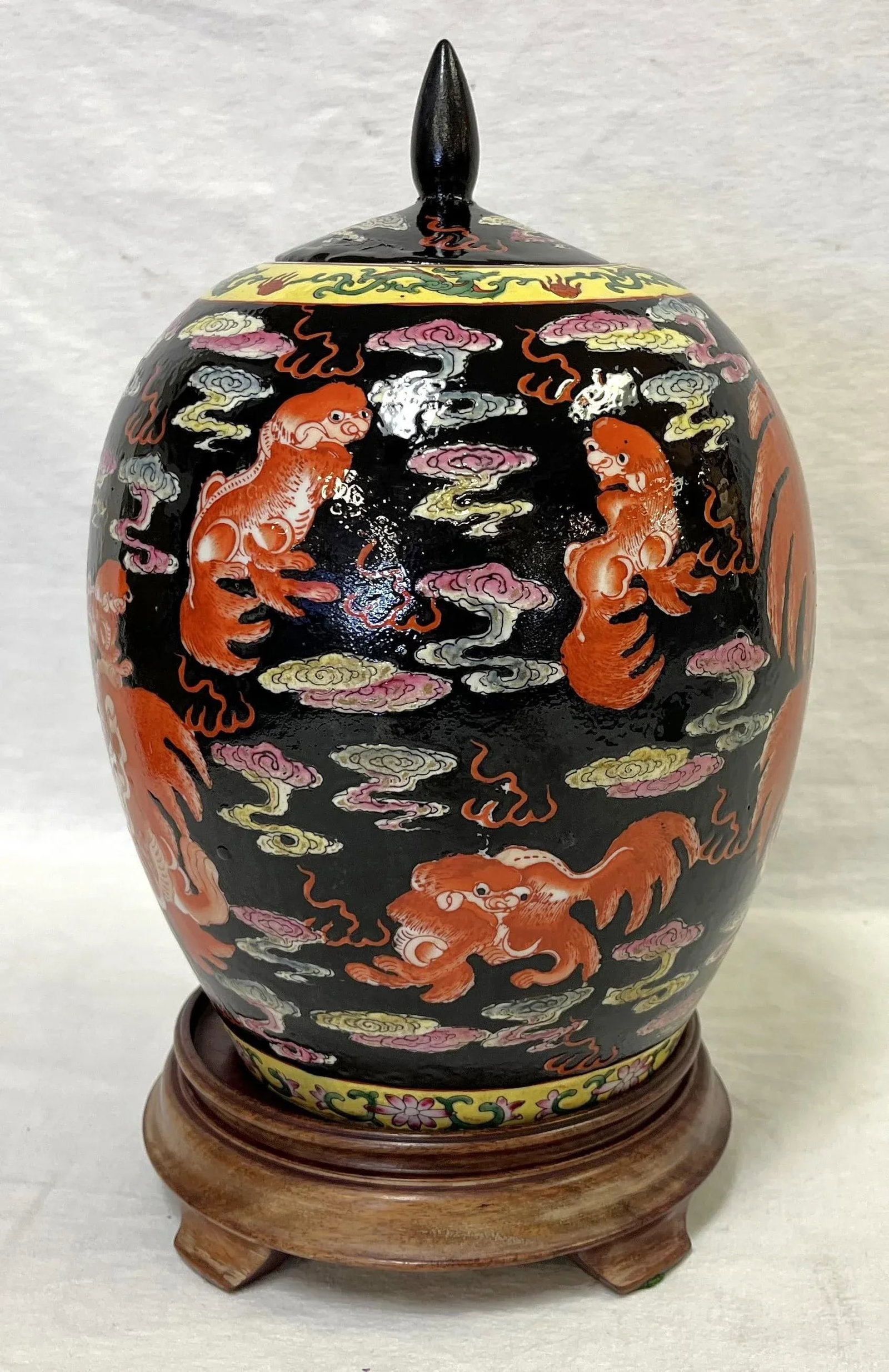 20th Century Chinese Famille Noir Porcelain Lidded Spice Jar With Foo Dragon Motifs - 5