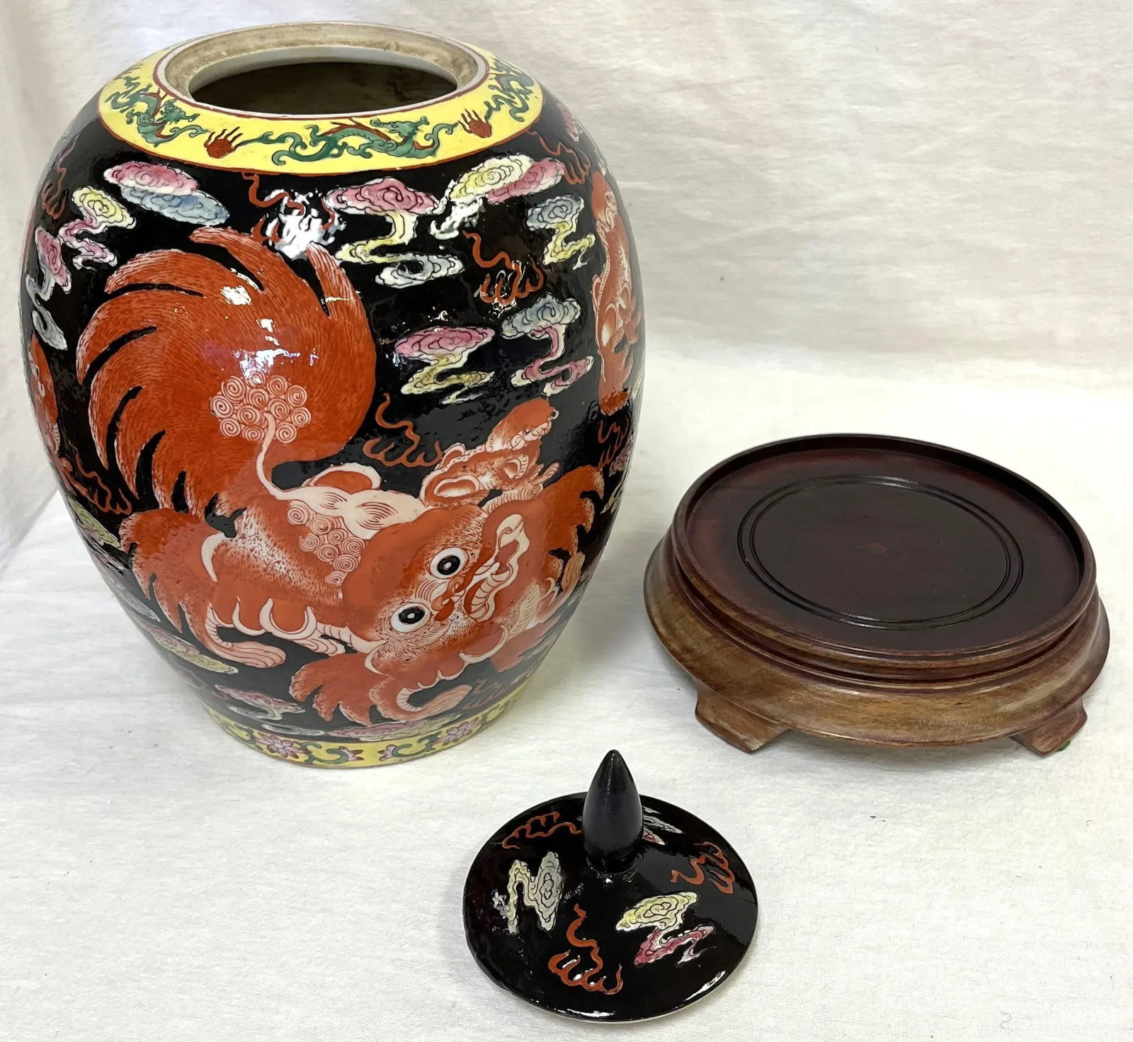20th Century Chinese Famille Noir Porcelain Lidded Spice Jar With Foo Dragon Motifs - 6