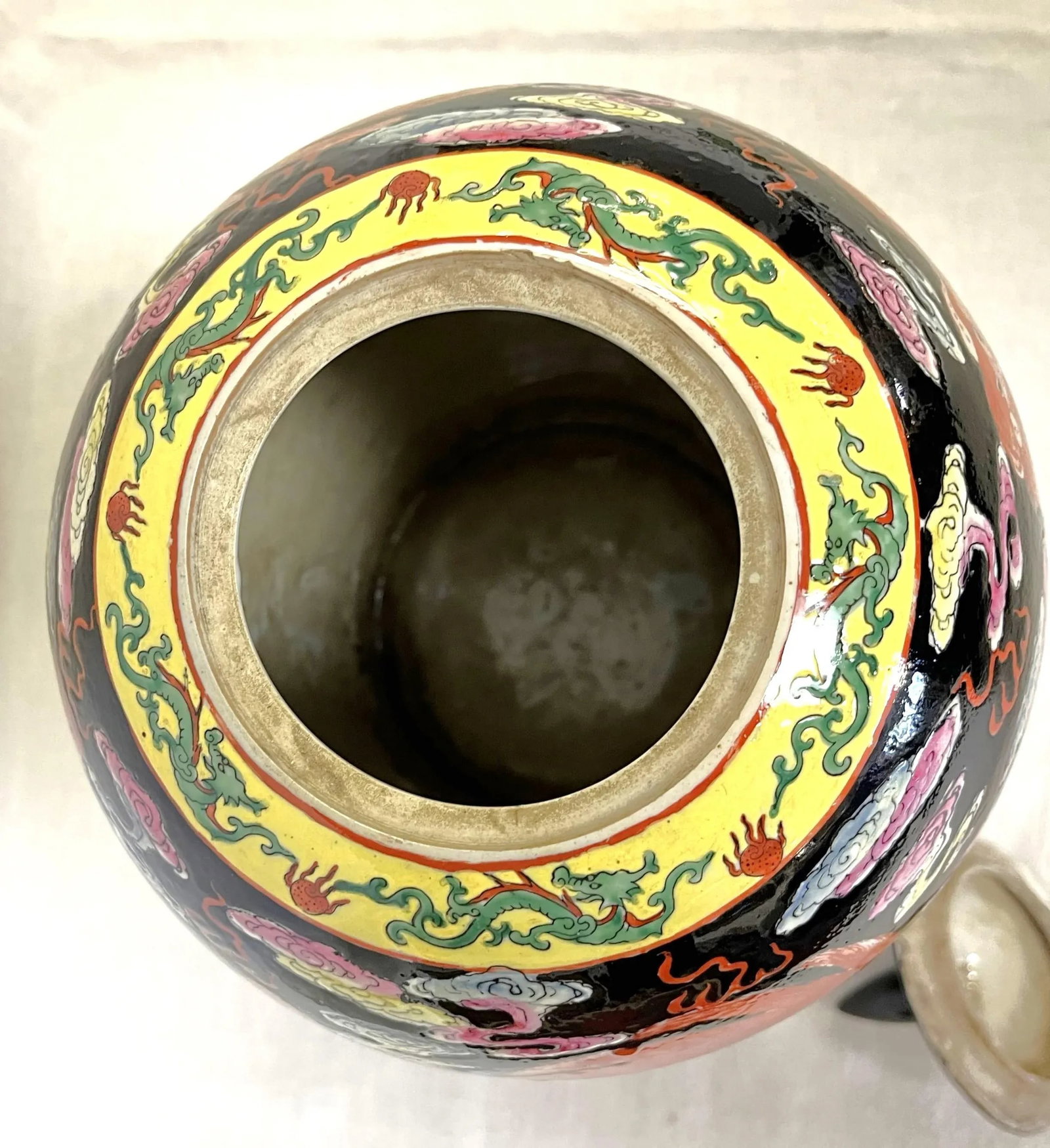 20th Century Chinese Famille Noir Porcelain Lidded Spice Jar With Foo Dragon Motifs - 7