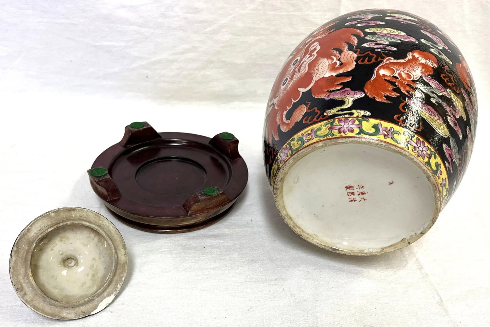 20th Century Chinese Famille Noir Porcelain Lidded Spice Jar With Foo Dragon Motifs - 8