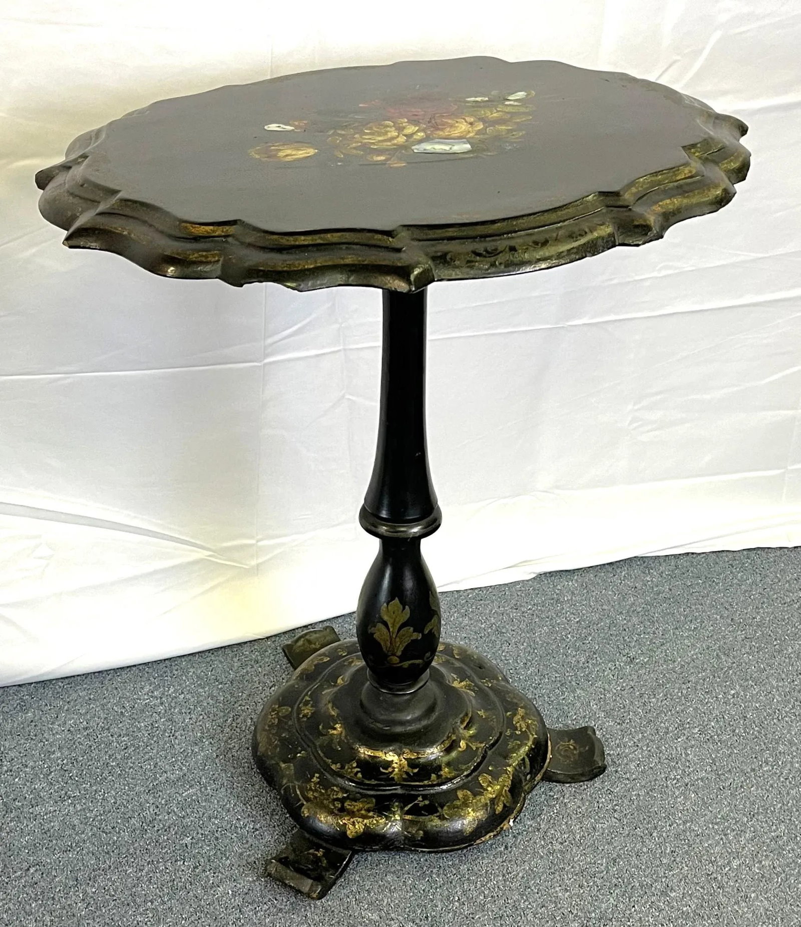 19th Century French Papier-MaÌ‚cheÌ With Mother-Of-Pearl Flip-Top Tray Table - 4