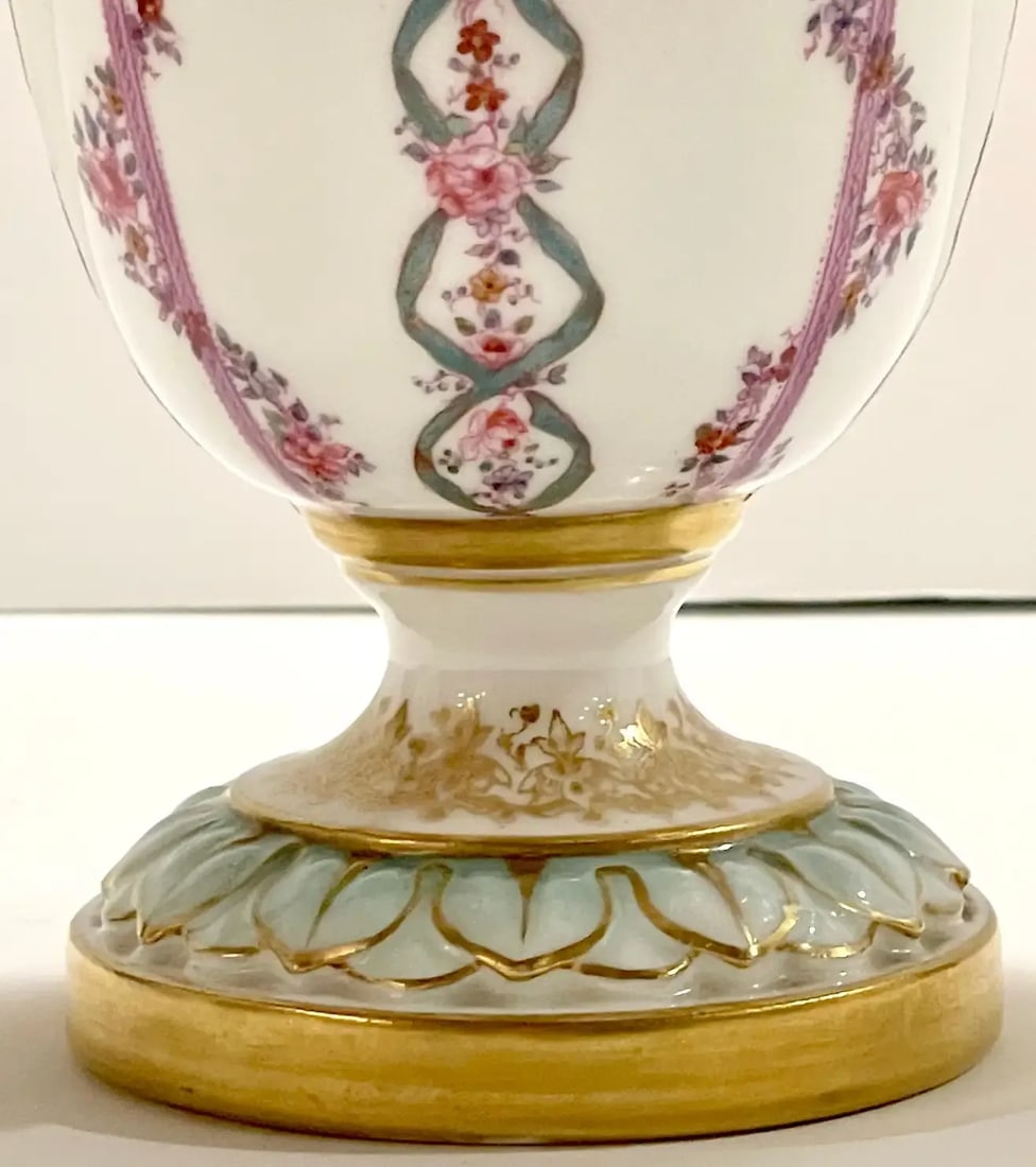 Early 20th Century Royal Worcester Transitional Neoclassical Style Vases - a Pair - 5