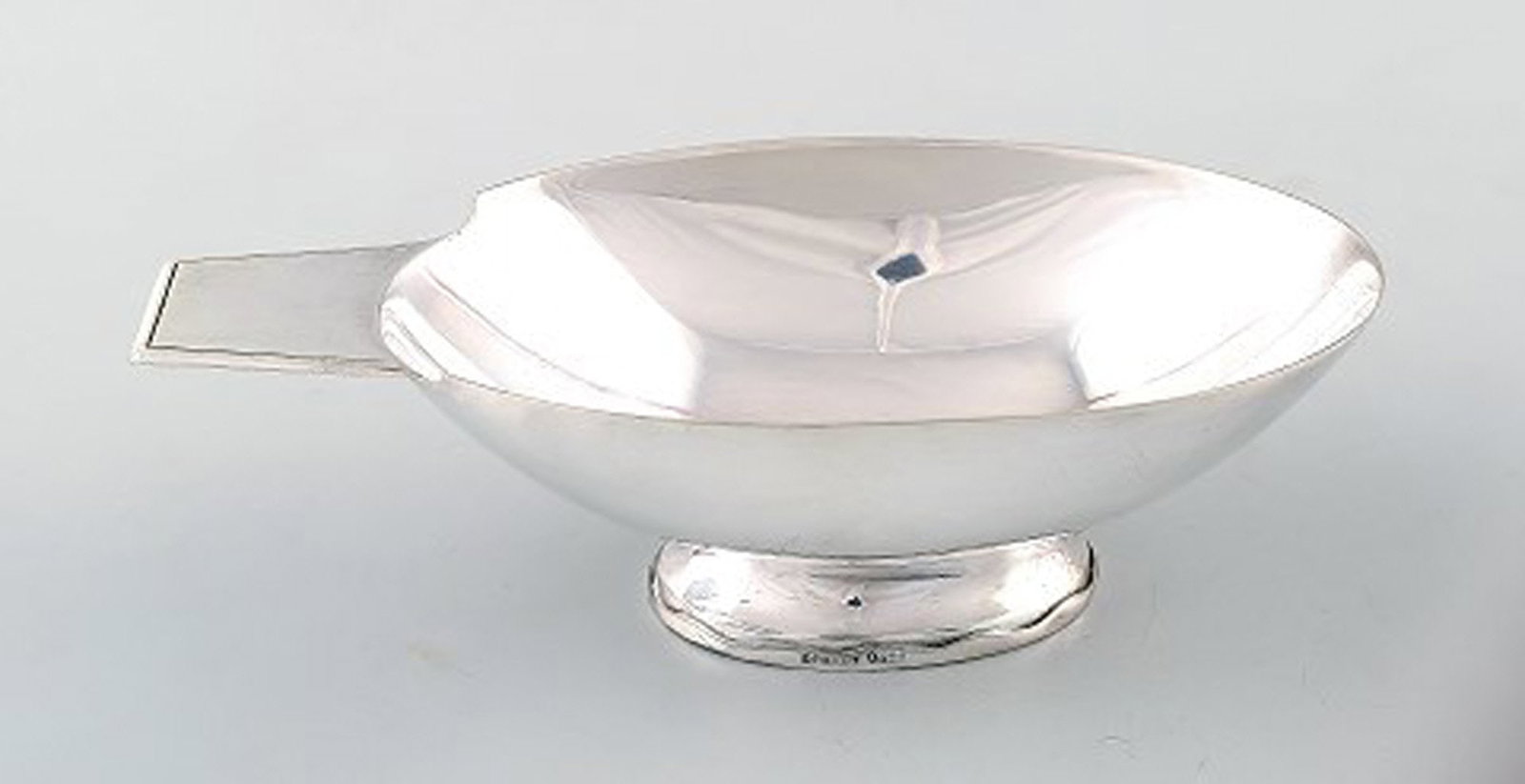 Rare and fine silver plated "Swan" sauce/gravy boat created by Christian Fjerdingstad for Christofle - 2