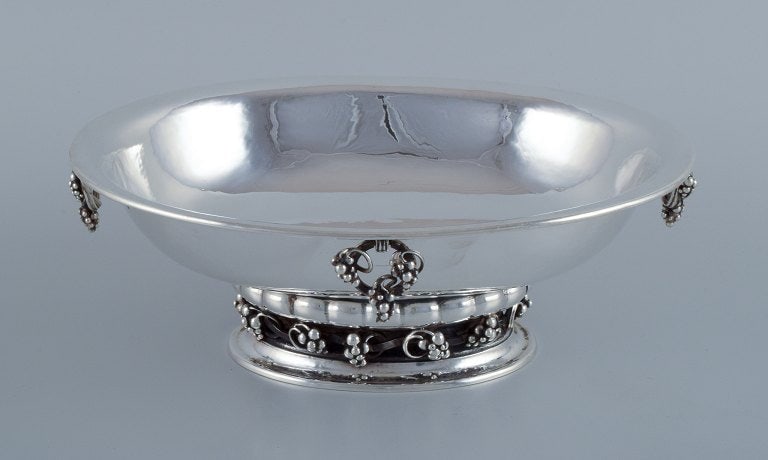 Georg Jensen, large and impressive centerpiece in sterling silver. Featuring grape clusters. (1 of 7)