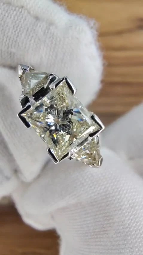 1.63ct Natural Princess cut diamond ring 14kt. Trilliants *v - 2